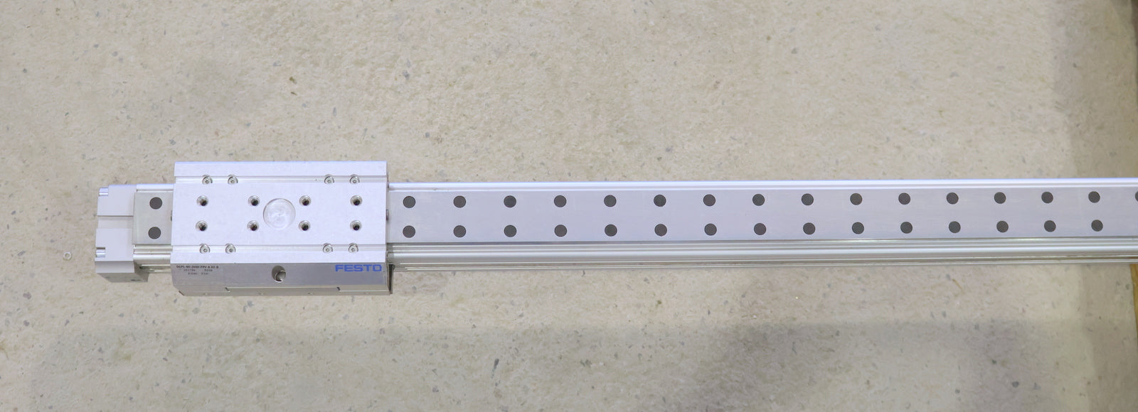 Bild des Artikels FESTO-Linearantrieb-DGPL-40-2600-PPV-A-KF-B-Mat.Nr.-161794-KolbenØ-40mm