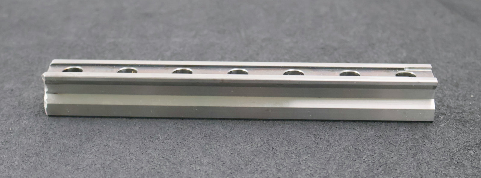 Bild des Artikels SCHNEEBERGER-Führungsschiene-MR25-C-G3-Y-26657-Länge-210mm-gebraucht