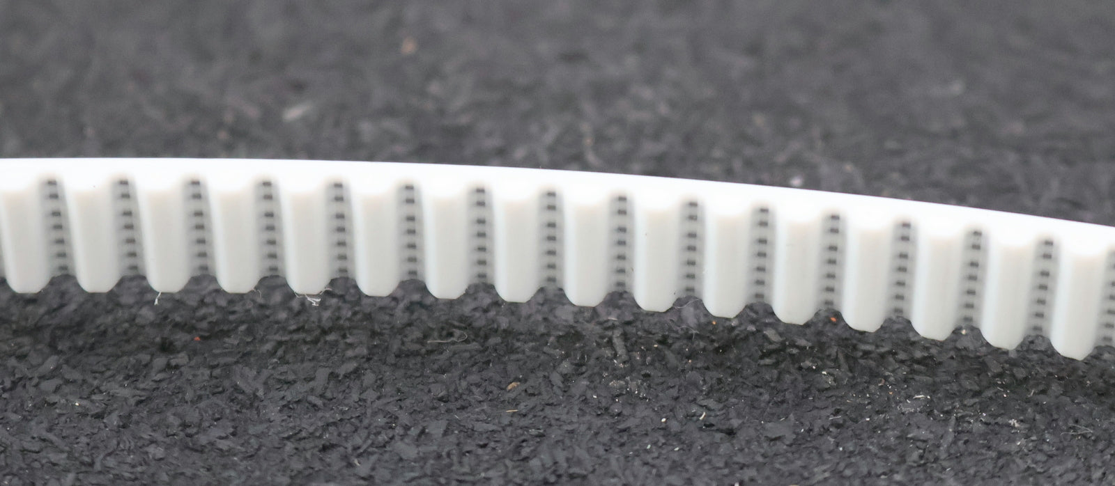 Bild des Artikels GATES-37m-Zahriemen-Timing-belt-offen-Profil-5M-Länge-37m-Breite-10mm-unbenutzt