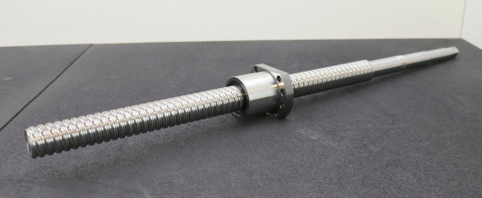 Bild des Artikels REXROTH-Kugelgewindetrieb-mit-einer-Mutter-MNR:-R15104C449-40x10Rx6