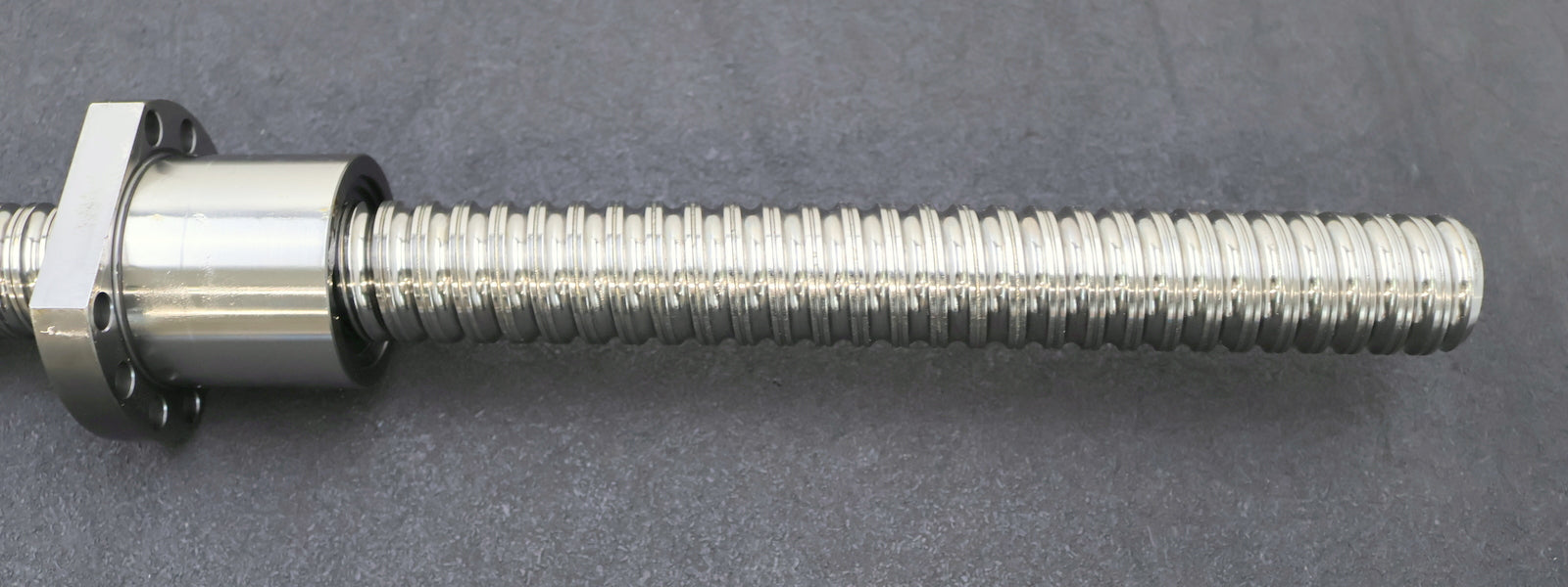 Bild des Artikels REXROTH-Kugelgewindetrieb-mit-einer-Mutter-MNR:-R15104C449-40x10Rx6