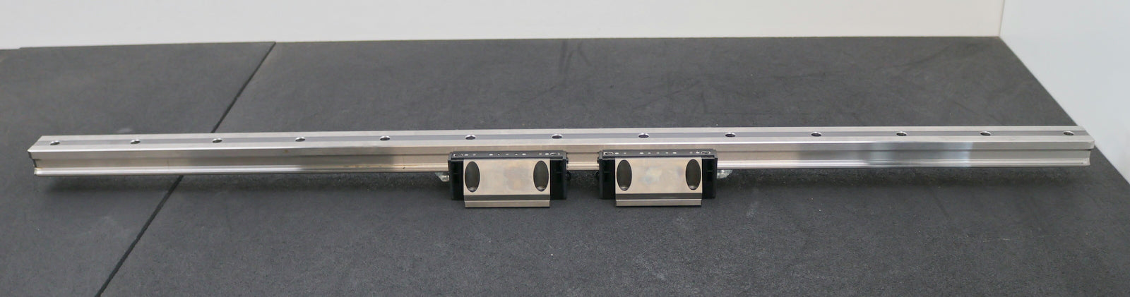 Bild des Artikels INA-Rollenumlaufeinheit-mit-2-Führungswagen-KWSE35-G3-V2-A.1320.4500-Länge-999mm