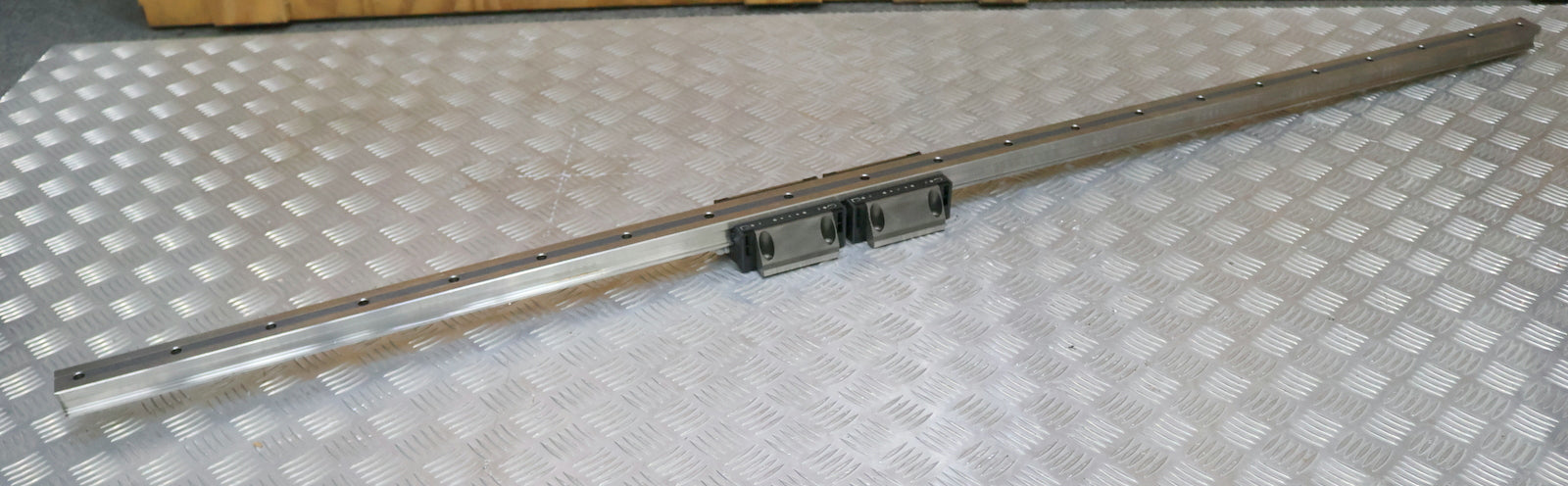 Bild des Artikels INA-Rollenumlaufeinheit-mit-2-Führungswagen-KWSE35-G3-V2-A.1320.4494-Länge-164cm