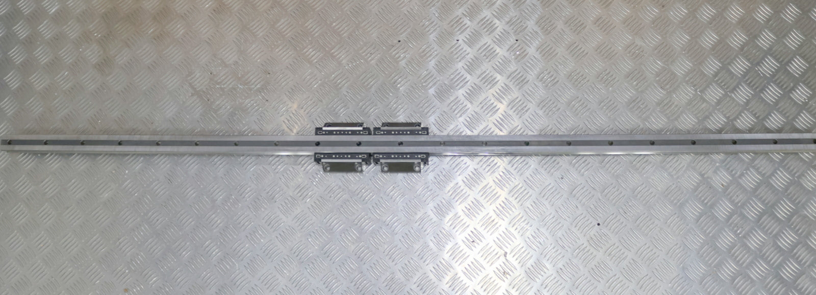 Bild des Artikels INA-Rollenumlaufeinheit-mit-2-Führungswagen-KWSE35-G3-V2-A.1320.4494-Länge-164cm