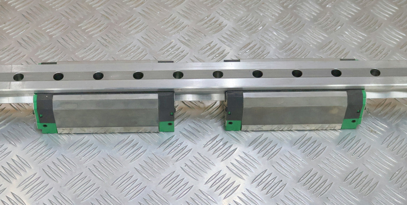 Bild des Artikels INA-Rollenumlaufeinheit-mit-2-Führungswagen-RWU45EHL-G2V3-Schienenlänge-235cm