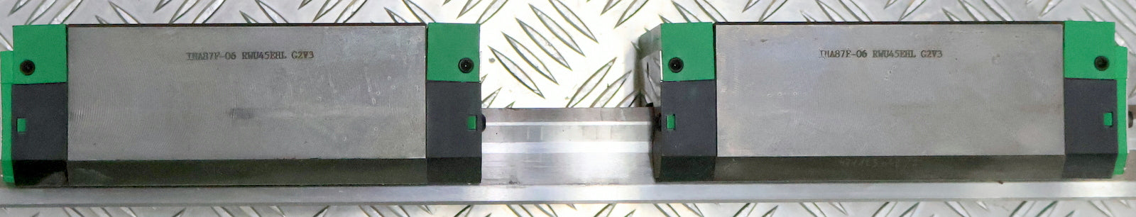 Bild des Artikels INA-Rollenumlaufeinheit-mit-2-Führungswagen-RWU45EHL-G2V3-Schienenlänge-235cm