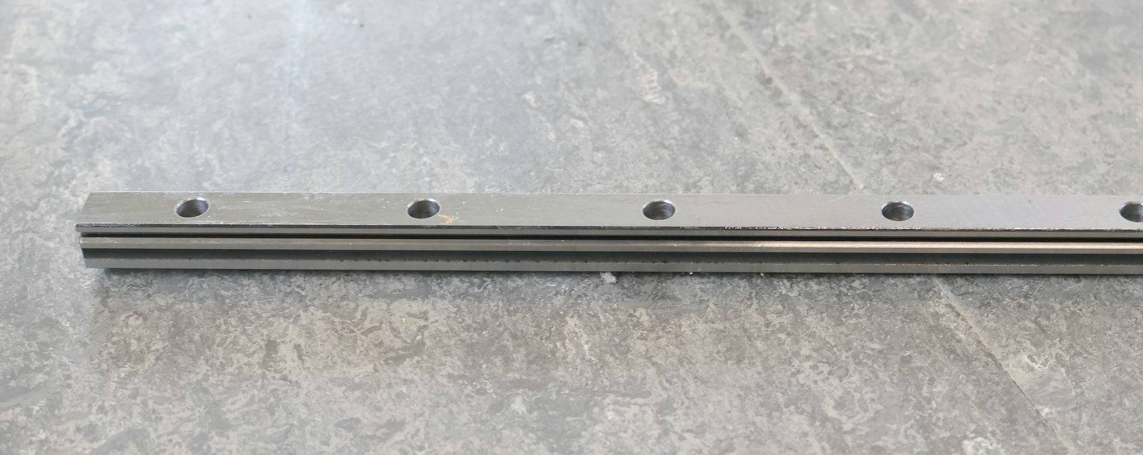 Bild des Artikels IKO-Führungsschiene-LWHT-15-R1320-B-T1-H-Länge-1320mm-unbenutzt