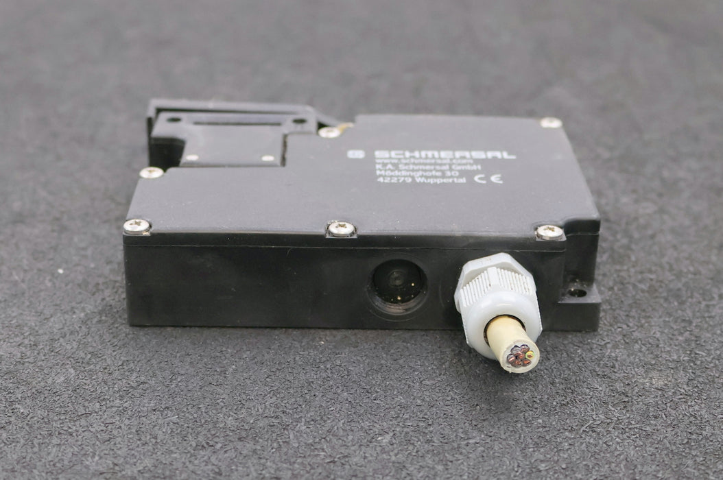 Bild des Artikels SCHMERSAL-Sicherheitszuhaltung-AZM-161SK-12/12RK-024-AC-15-230VAC-4A