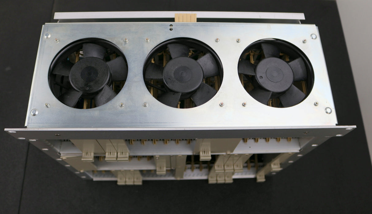 Bild des Artikels SQURRE-D-Rack-für-HNC-35-Series-79772/3-87-ohne-Einschubplatinen-3-fach-Lüfter