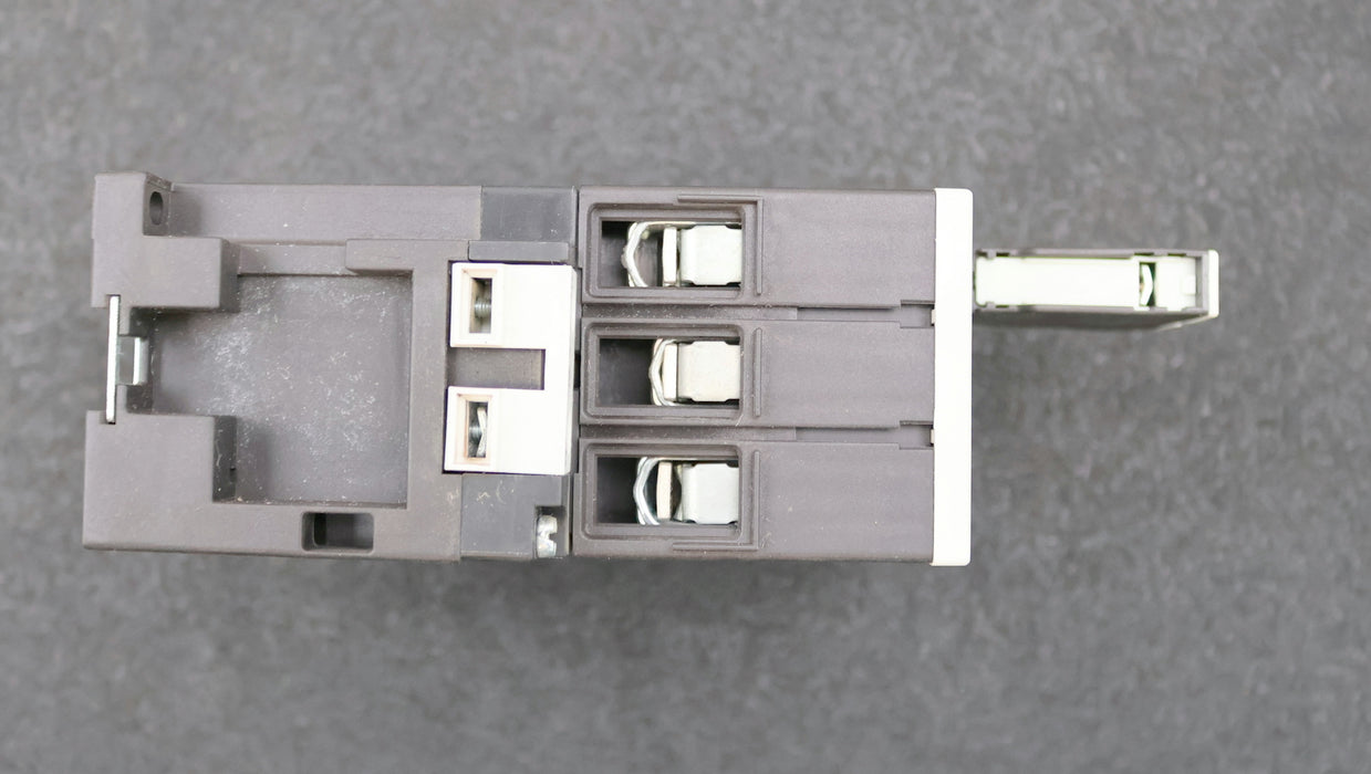 Bild des Artikels SIEMENS-SIRIUS-Schütz-3RT1035-1BB40-Spulenspannung-24VDC-gebraucht