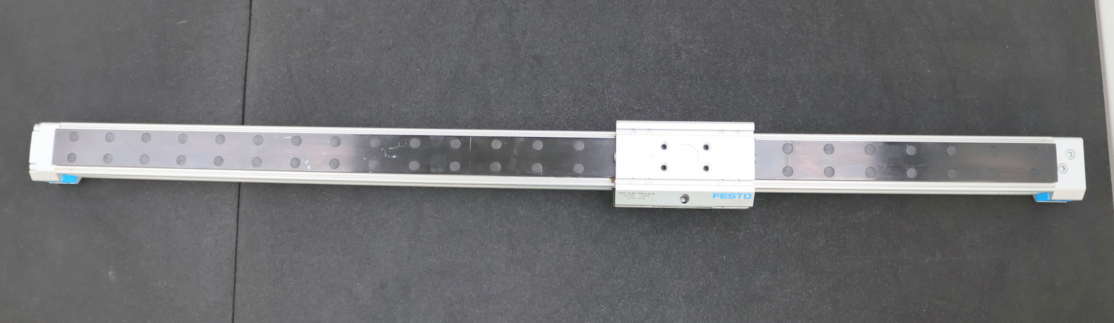 Bild des Artikels FESTO-Pneumatischer-Linearantrieb-DGPL-32-820-PPV-A-KF-B-Mat.Nr.-161793