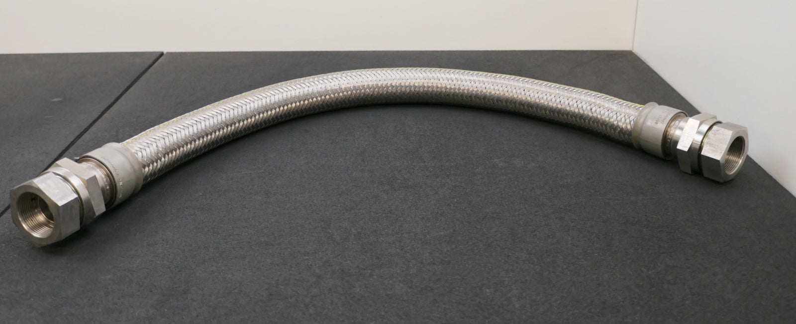 Bild des Artikels BERGHÖFER-Wellschlauch-Edelstahl-1.4571-DN40-mit-2"-Sechskantmuffe-Länge-1m