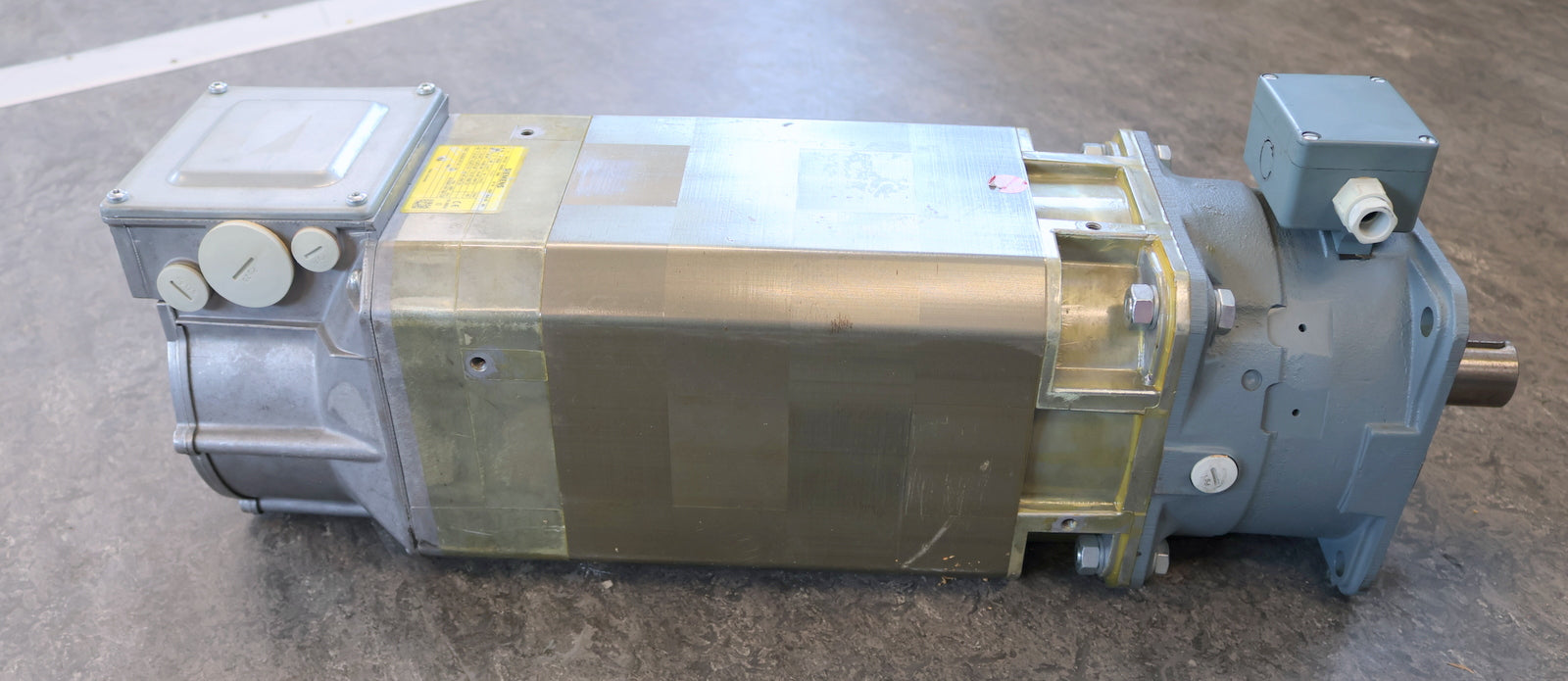 Bild des Artikels SIEMENS-Servomotor-1PH7107-2HG02-1KA0-350V-26A-10,5kW-68,6Hz-2000U/min