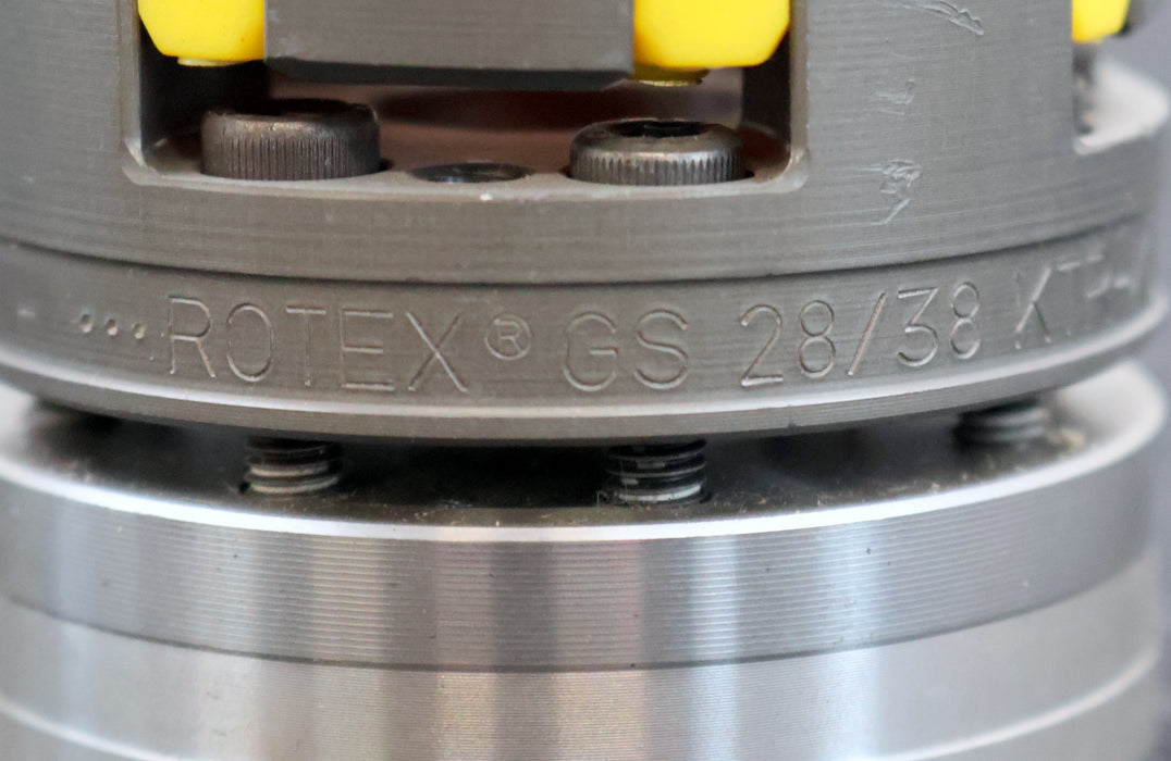 Bild des Artikels KTR-ROTEX-Klauen-Kupplung-komplett-GS-28/38-mit-Hülsen-NabenØ-20/32mm-unbenutzt