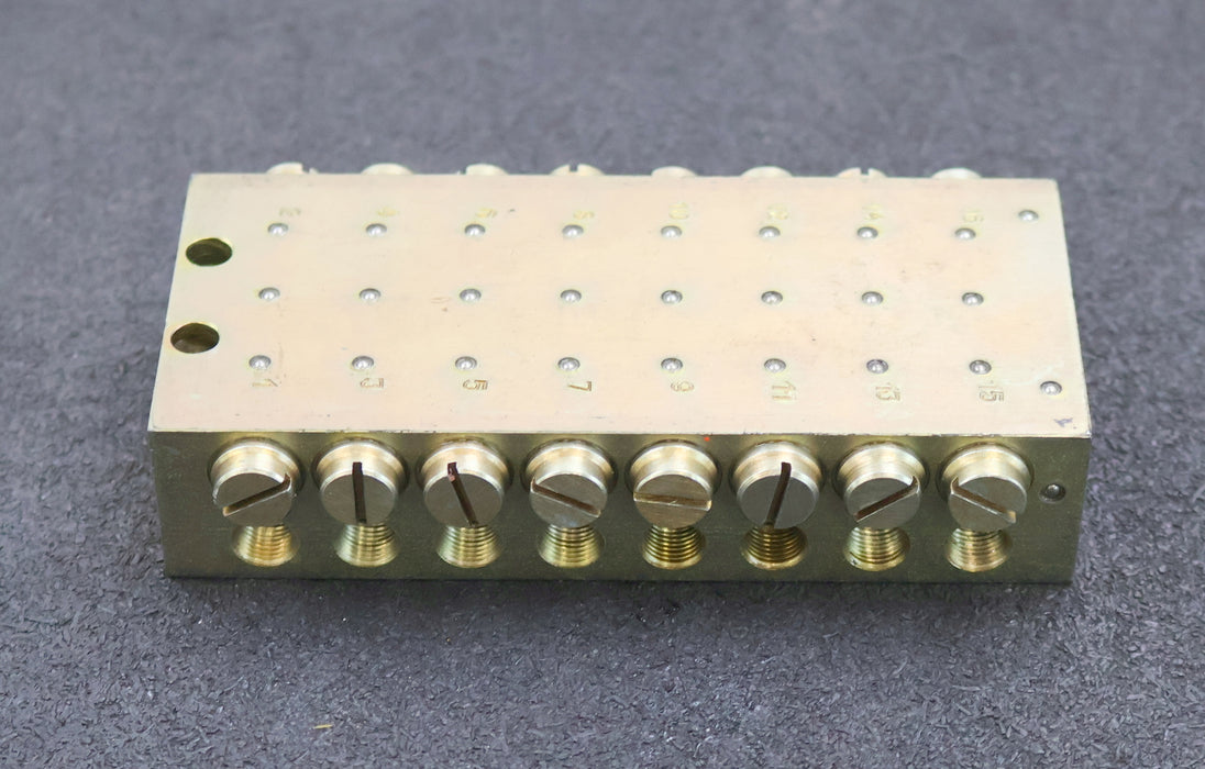 Bild des Artikels Vogel-Progressivverteiler-VPBM-8-mit-16-Schmieranschlüssen-unbenutzt