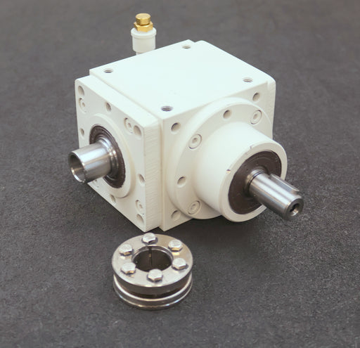 Bild des Artikels VOGEL-Kegelrad-Winkelgetriebe-H100-i=-1-BA-70->Art.Nr.-537329-WellenaußenØ-24mm