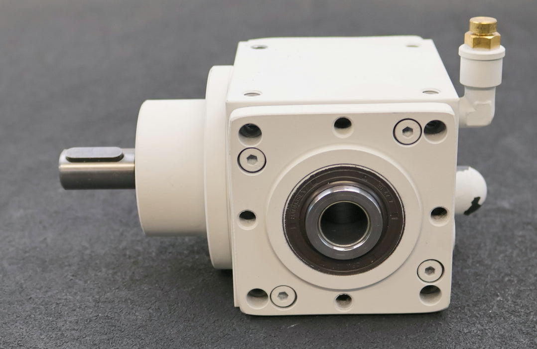 Bild des Artikels VOGEL-Kegelrad-Winkelgetriebe-H100-i=-1-BA-70->Art.Nr.-537329-WellenaußenØ-24mm