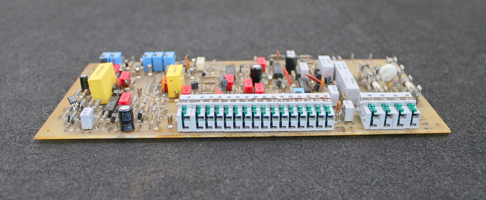 Bild des Artikels VEB-ROBOTRON-DDR-Karteineinschub-1A1/1-RB-52607-Platine-80.111-7/1.1L/1