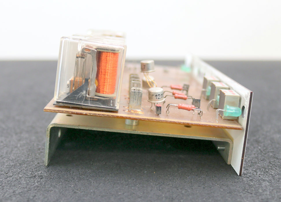 Bild des Artikels VEM-NUMERIK-DDR-Platine-mit-Halterung-SAE-61-02-mit-Platine-RFT-58777-für-110VAC