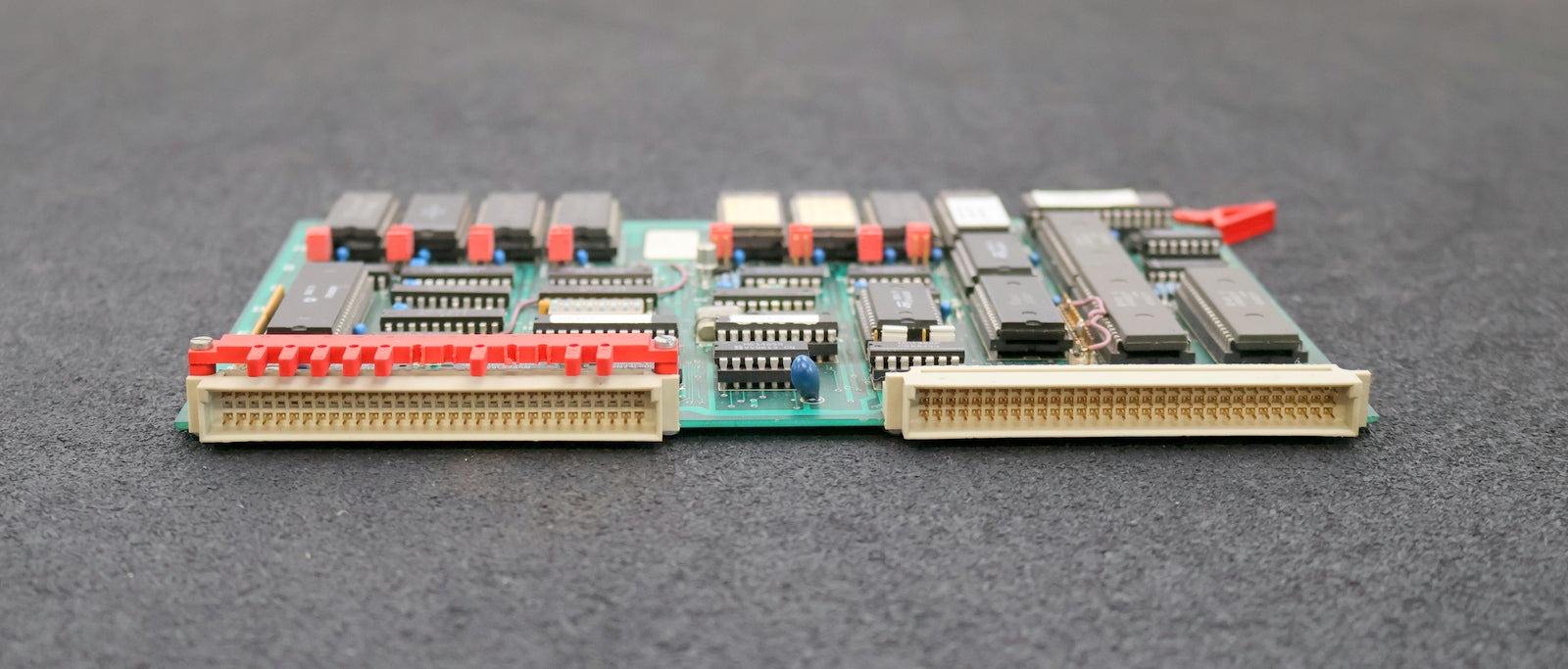Bild des Artikels IMAC-KLINGELNBERG-Einschubplatine-CPU-09-4-komplett-mit-allen-EPROMS-CPU1,-CPU2