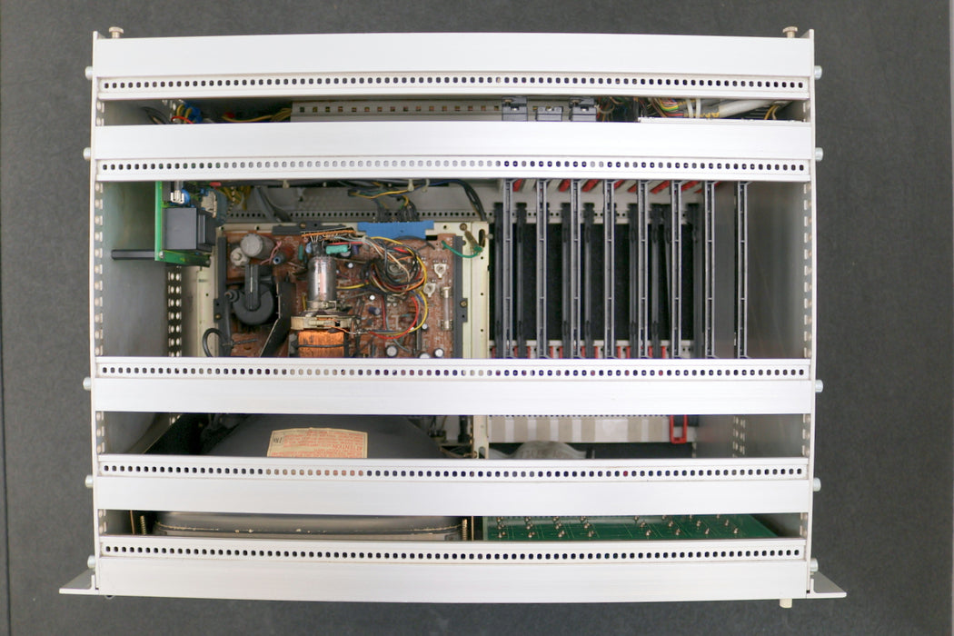 Bild des Artikels MARTEC-KLINGELNBERG-Steuerungseinheit-PAS-2NC-mit-Monitor-OHNE-Einschubplatinen!