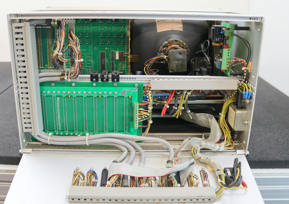 Bild des Artikels MARTEC-KLINGELNBERG-Steuerungseinheit-PAS-2NC-mit-Monitor-OHNE-Einschubplatinen!