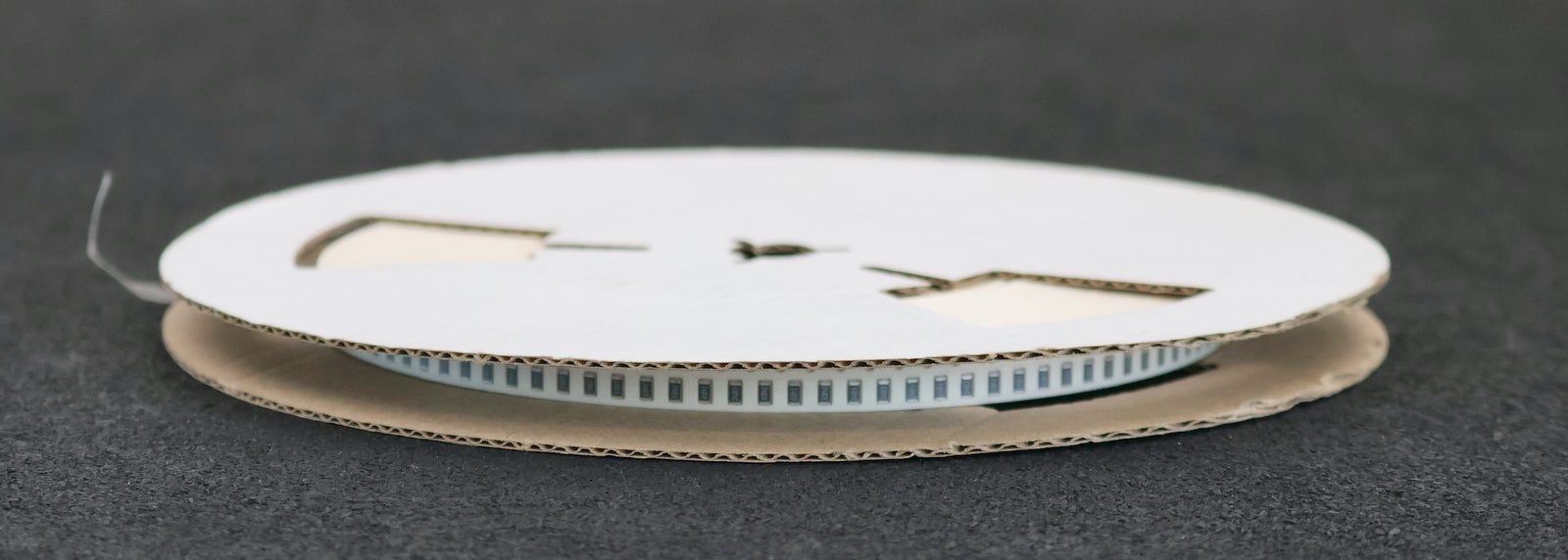 Bild des Artikels VISHAY-3000x-SMD-Widerstand-240kΩ-CRCW1206-RT1-240000-Ohm-Model-135515
