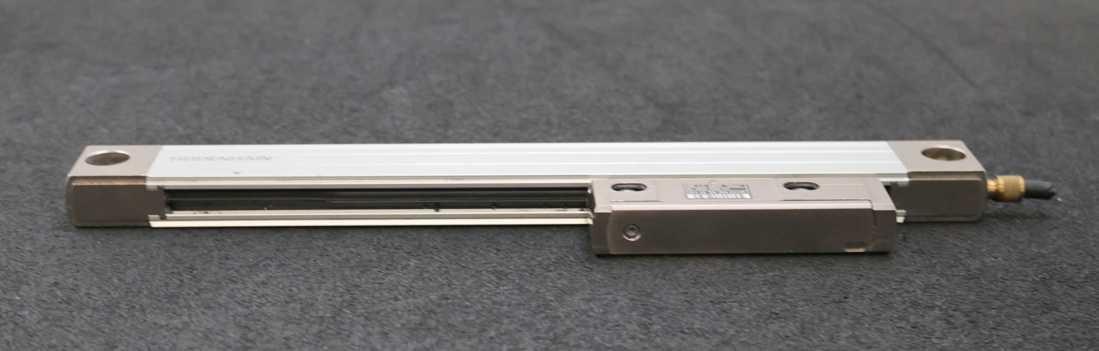 Bild des Artikels HEIDENHAIN-Längenmassstab-LC-483/10nm-ID-557-649-03-ML-170mm-Gesamt-L.-307mm