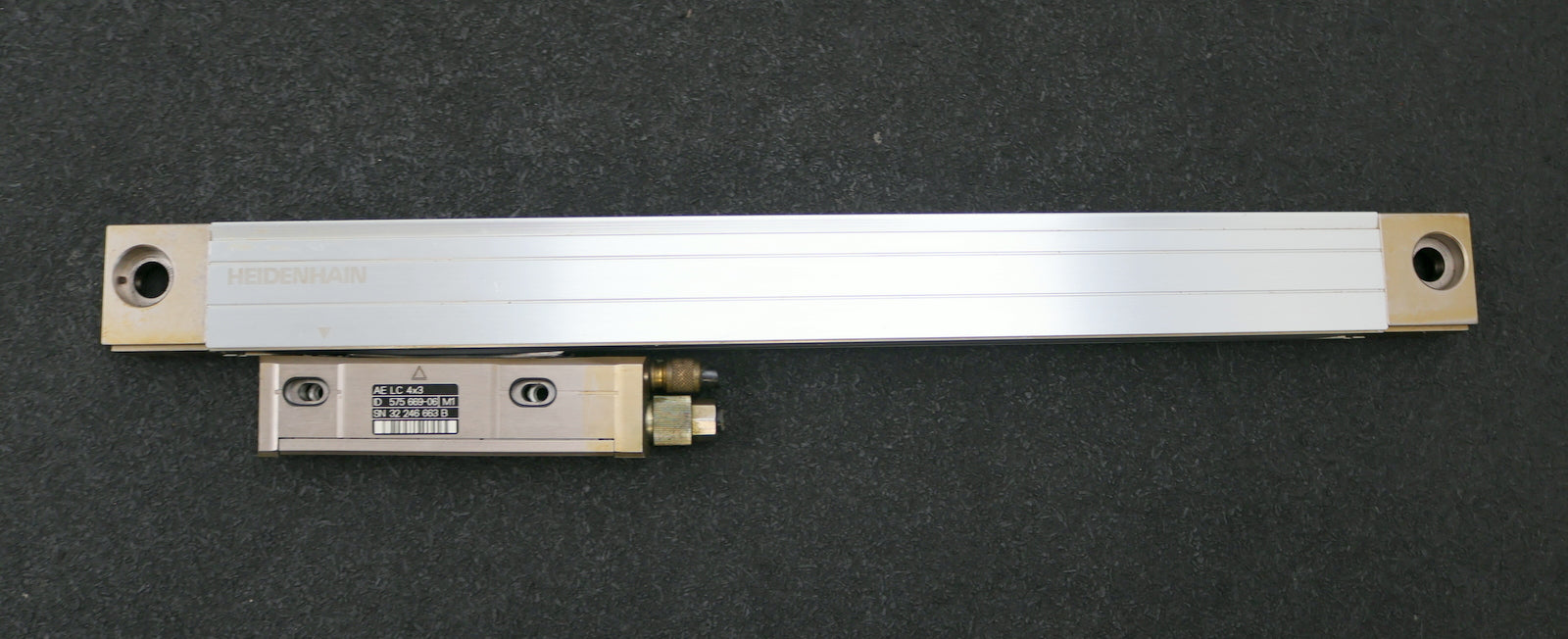 Bild des Artikels HEIDENHAIN-Längenmassstab-LC-483/10nm-ID-557-649-04-ML-220mm-Gesamtlänge-360mm