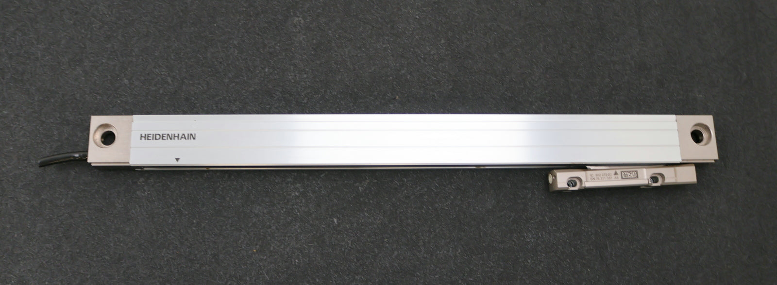 Bild des Artikels HEIDENHAIN-Längenmassstab-ID-760-942-03-LC-495S-10nm-ML-270mm-Gesamtlänge-407mm