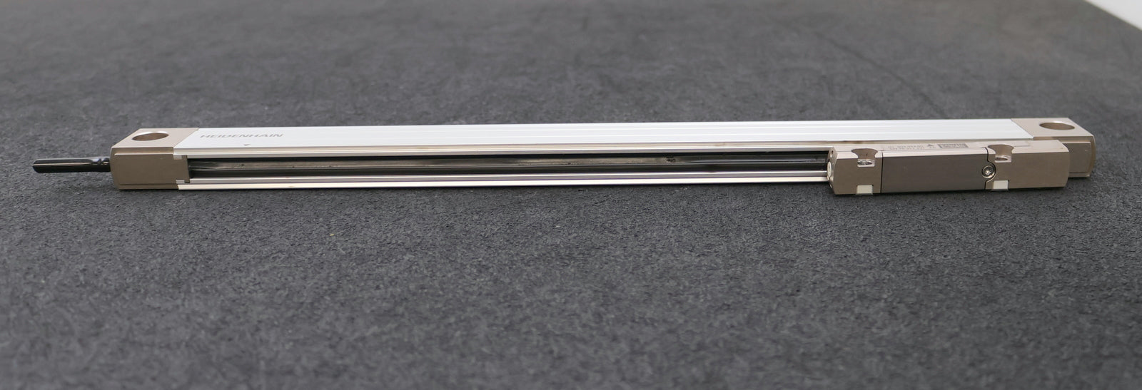 Bild des Artikels HEIDENHAIN-Längenmassstab-ID-760-942-03-LC-495S-10nm-ML-270mm-Gesamtlänge-407mm