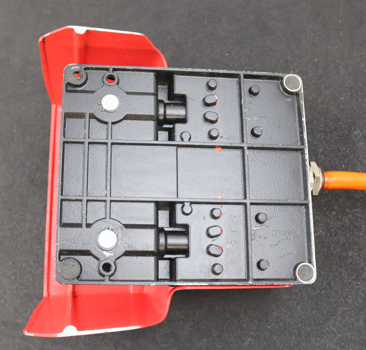 Bild des Artikels BERNSTEIN-Fussschalter-F2-SU4ZD/SU4ZD-UN-Art.Nr.-616.2000.503-240V-3A-IP65