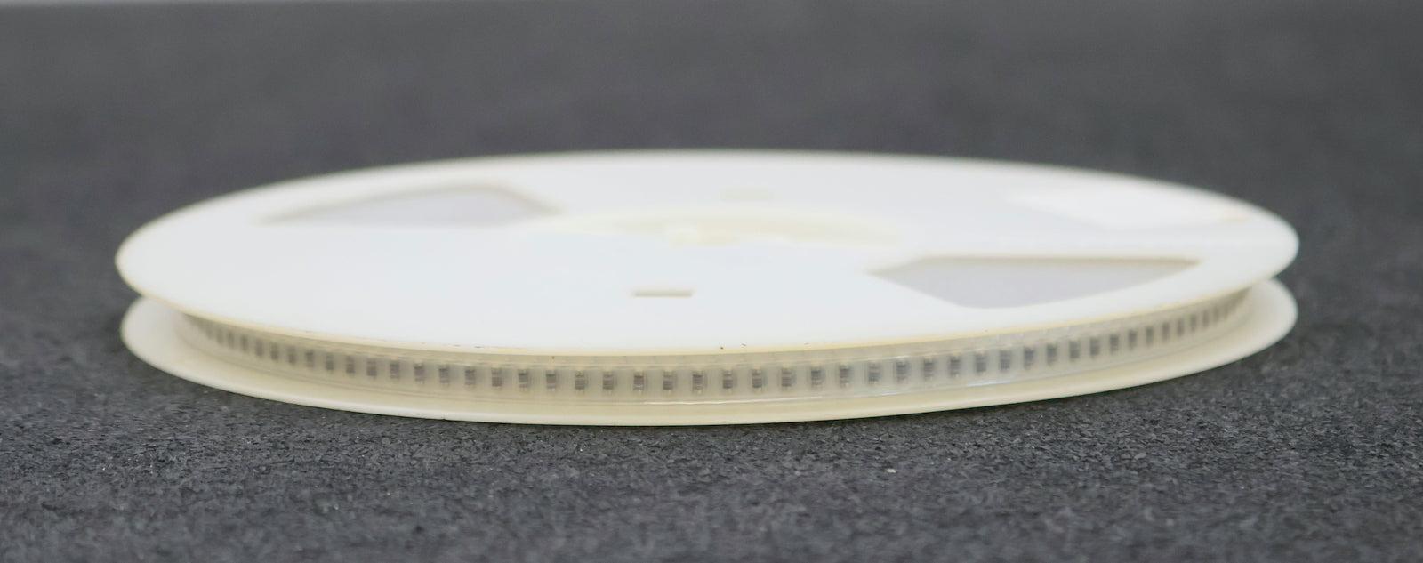 Bild des Artikels BEYSCHLAG-2800x-SMD-Widerstand-3,92kΩ-MINI-MELF-3920-Ohm-Model-MMA-0204-50