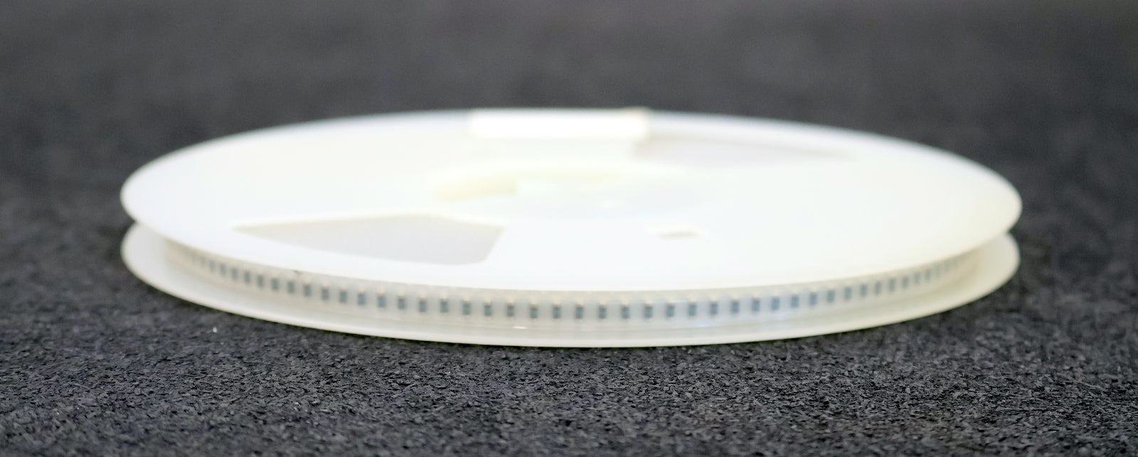 Bild des Artikels BEYSCHLAG-2500x-SMD-Widerstand-2,05kΩ-MINI-MELF-2050-Ohm-Model-MMA-0204-50