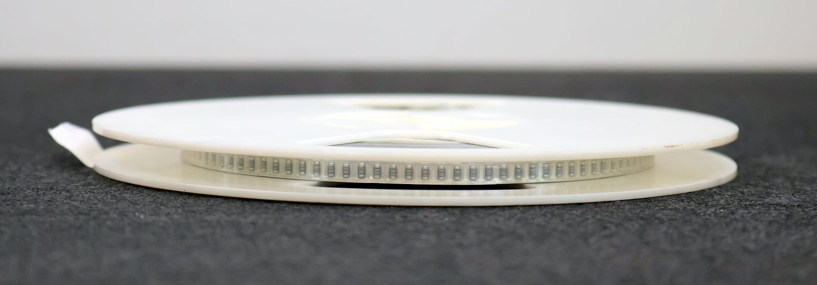 Bild des Artikels BEYSCHLAG-1500x-SMD-Widerstand-2,2kΩ-MINI-MELF-2200-Ohm-Model-MMA-0204-50