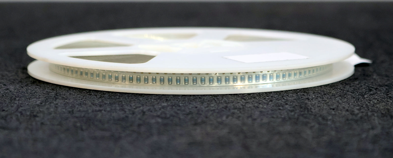 Bild des Artikels BEYSCHLAG-2500x-SMD-Widerstand-6,8kΩ-MINI-MELF-6800-Ohm-Model-MMA-0204-50