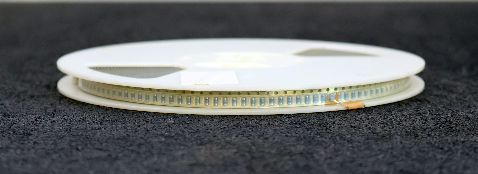 Bild des Artikels BEYSCHLAG-2500x-SMD-Widerstand-8,25kΩ-MINI-MELF-8250-Ohm-Model-MMA-0204-50