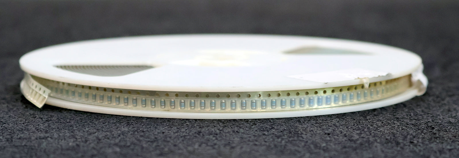 Bild des Artikels BEYSCHLAG-2500x-SMD-Widerstand-6,81Ω-MINI-MELF-6,81-Ohm-Model-MMA-0204-50