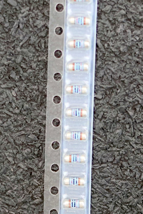 Bild des Artikels BEYSCHLAG-900x-SMD-Widerstand-820Ω-MINI-MELF-820-Ohm-Model-MMA-0204-50