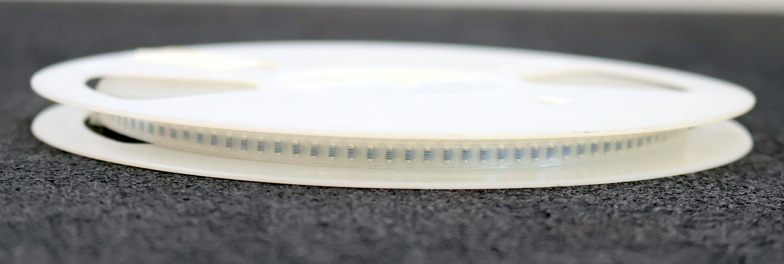 Bild des Artikels BEYSCHLAG-2000x-SMD-Widerstand-820Ω-MINI-MELF-820-Ohm-Model-MMA-0204-50
