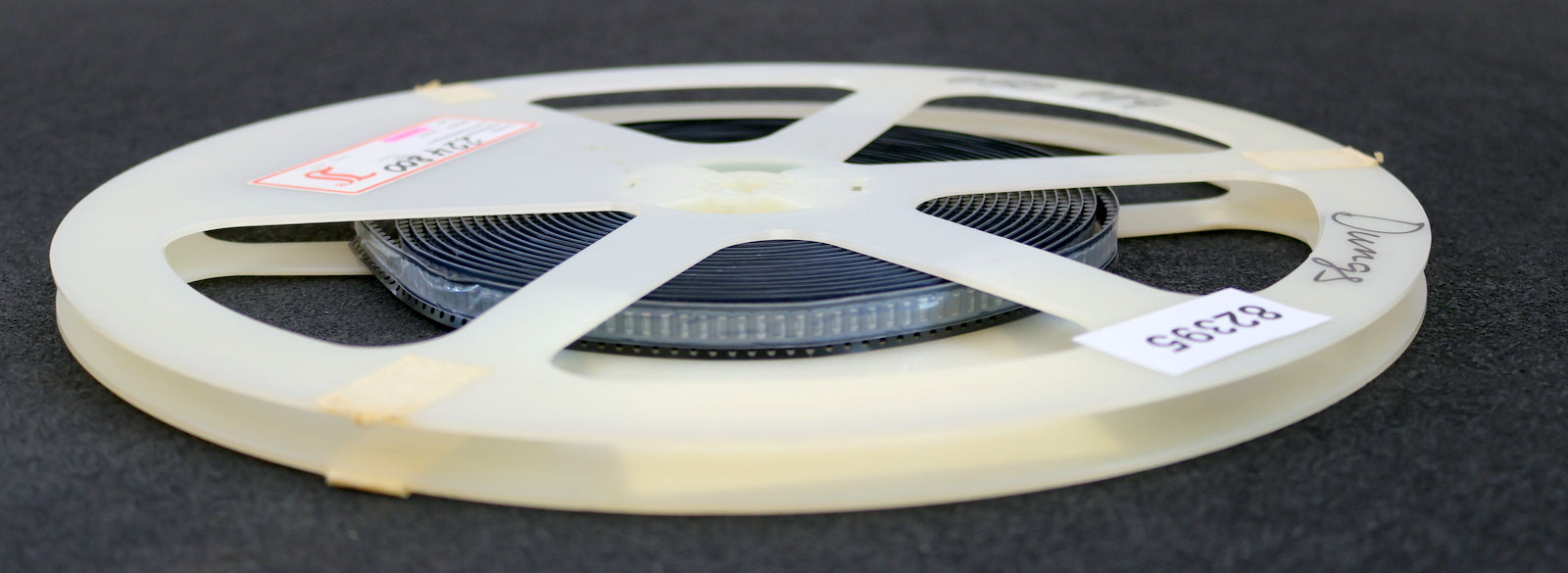 Bild des Artikels DIOTEC-2000x-Silizium-Gleichrichterdioden-für-die-Oberflächenmontage-SM4007