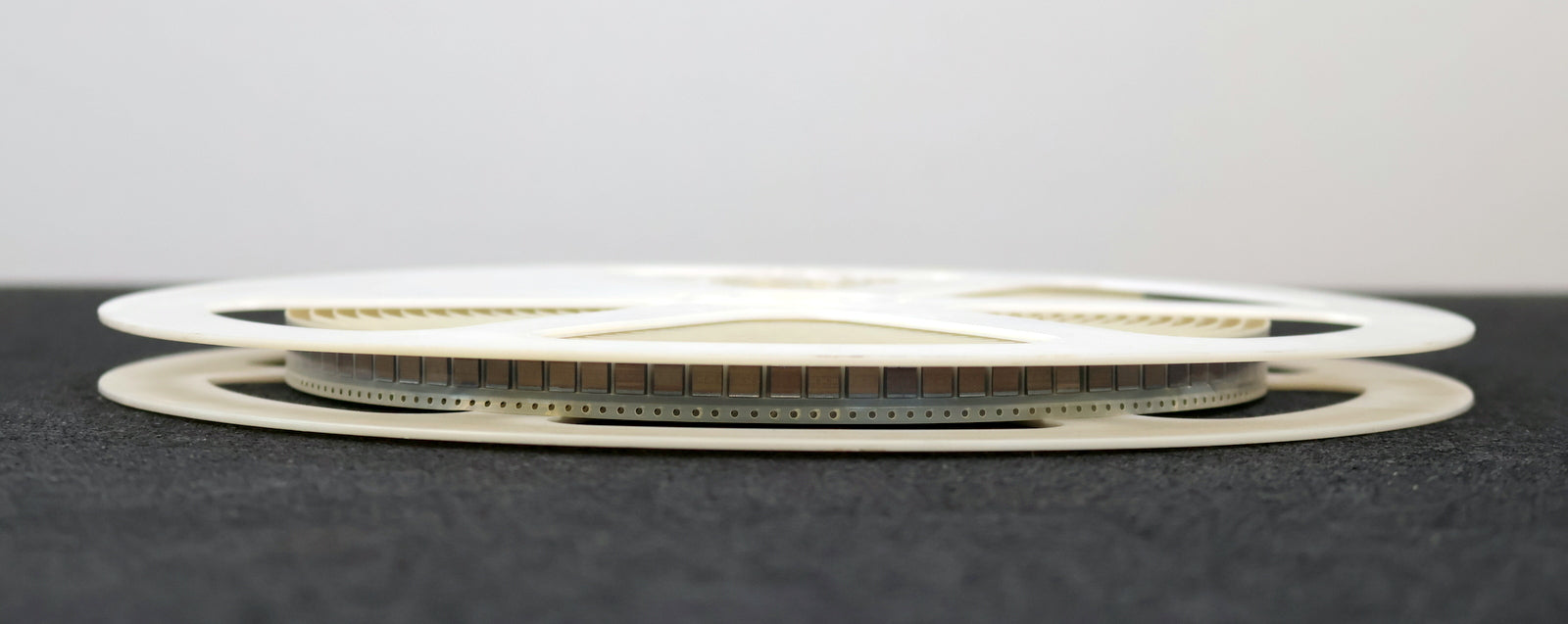 Bild des Artikels PHILIPS-600x-MKPS-Chip-Kondensator-Folienkondensatoren-0,47µF-SMD-394-25V