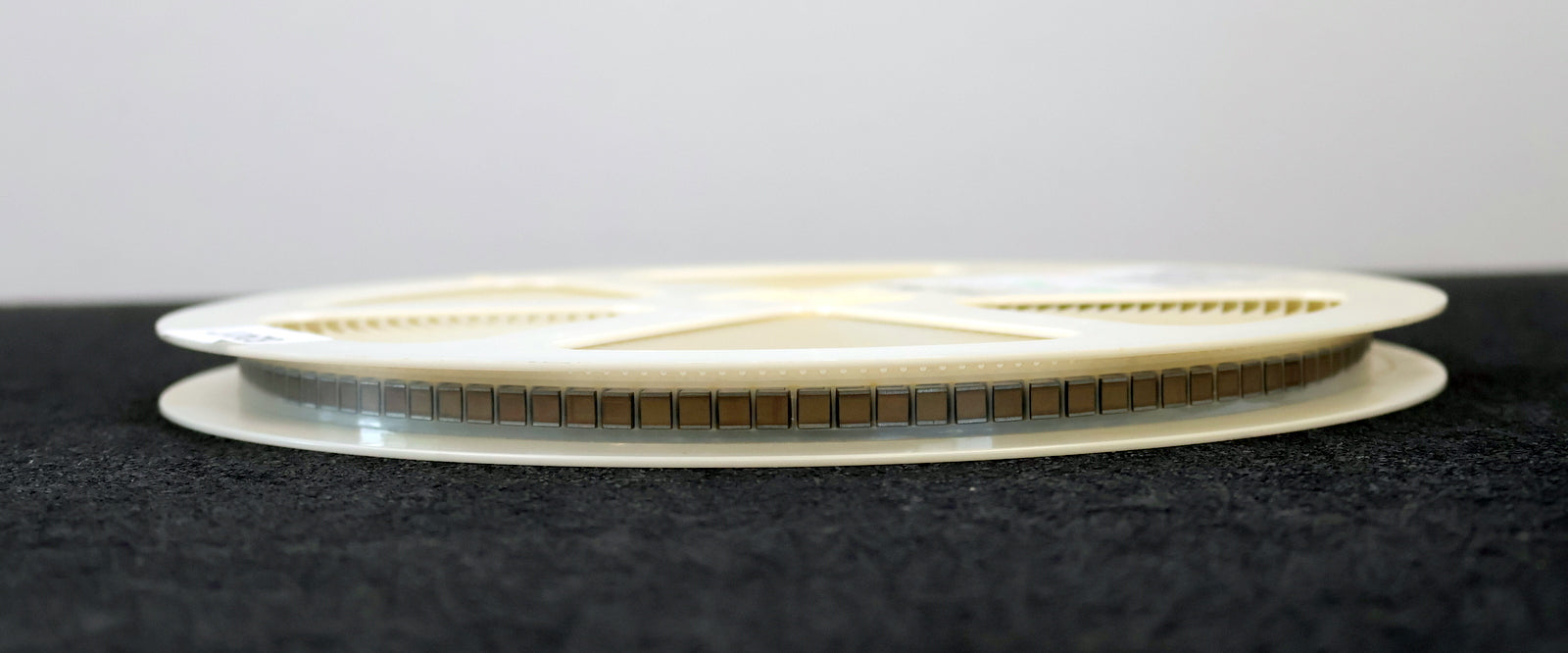 Bild des Artikels PHILIPS-1000x-MKPS-Chip-Kondensator-Folienkondensatoren-0,47µF-SMD-394-25V