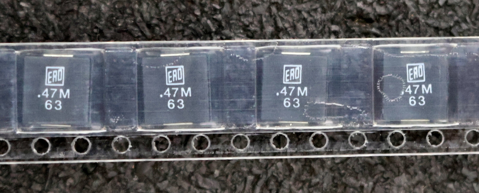 Bild des Artikels ROEDERSTEIN-300x-SMD-Film-Capacitors-0,47-µF-Folienkondensatoren-MKT-1824-0,47µF