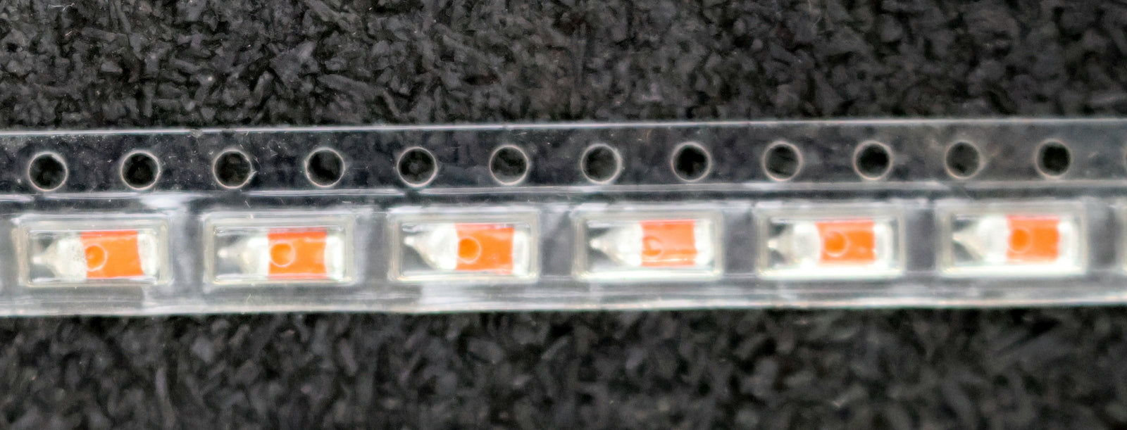Bild des Artikels SPRAGUE-500x-Festkörper-Tantal-Chipkondensatoren-3,3µF-konform-beschichtet-3,3µF