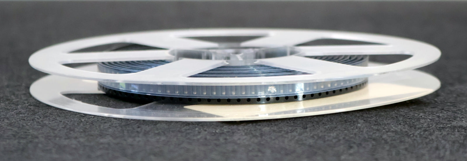 Bild des Artikels 1000x-SMD-Widerstand-15kΩ-15000-Ohm-Standard-MELF-7"-reel-with-1000-units