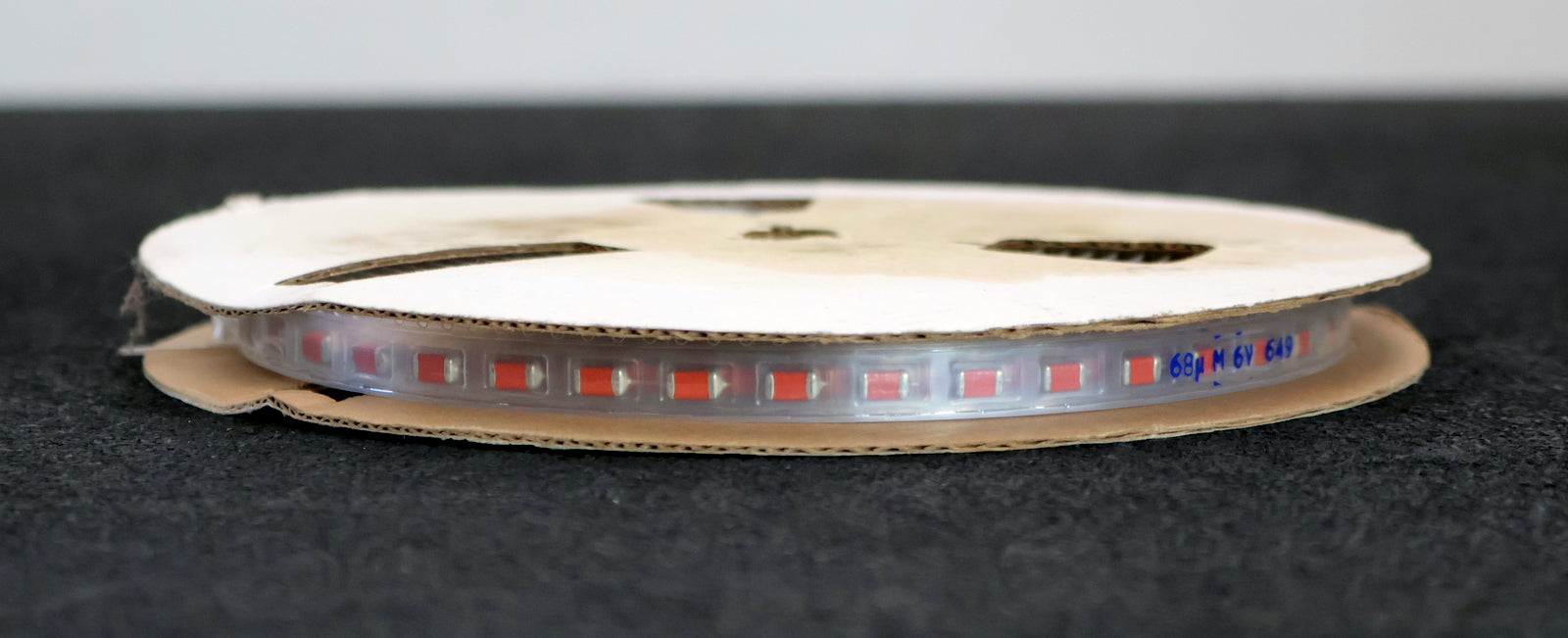 Bild des Artikels ROEDERSTEIN-450x-Tantal-Chipkondensatoren-68µF-6TD-6-68µF-6V-TD6686006ME11