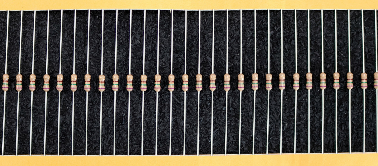 Bild des Artikels RUTRONIK-5000x-Metallschichtwiderstände-750Ω-CF1/4-0,33W-Toleranz-5%-Model-0207
