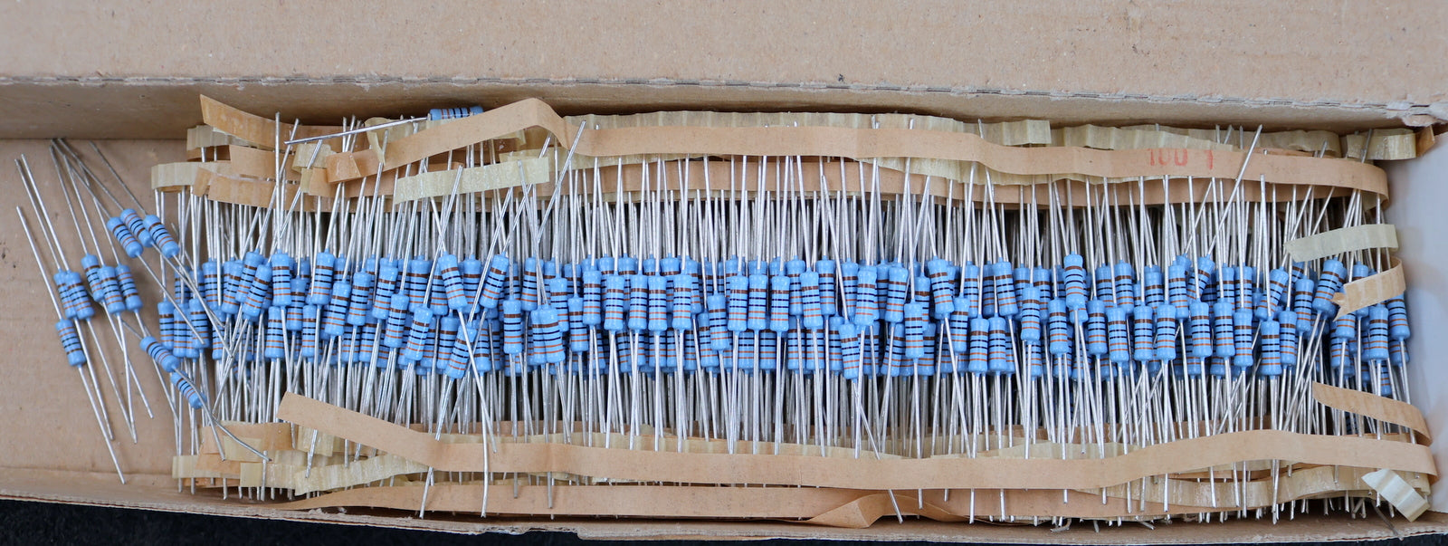 Bild des Artikels BEYSCHLAG-700x-Metallschichtwiderstände-330Ω-330-Ohm-Toleranz-1%