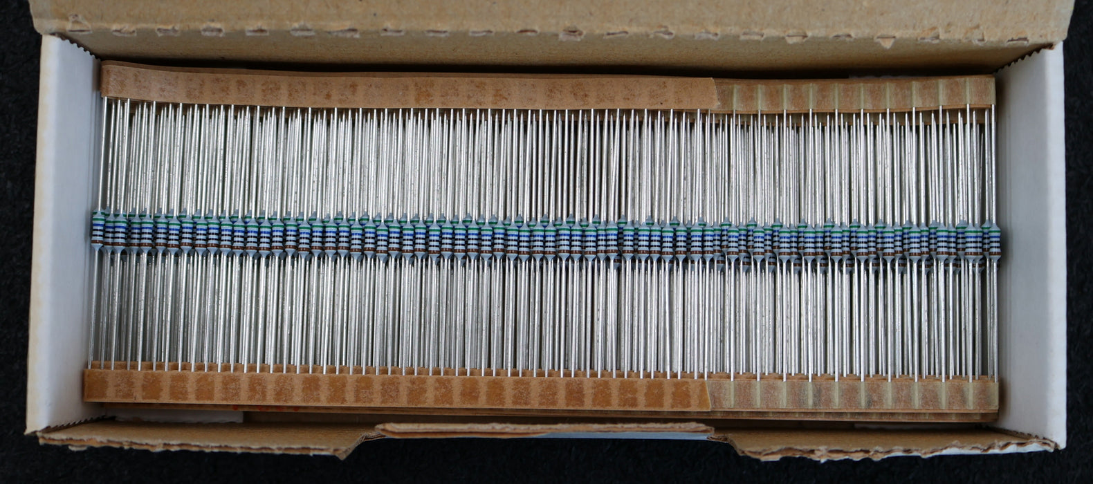 Bild des Artikels BEYSCHLAG-600x-Metallschichtwiderstände-560Ω-560-Ohm-Toleranz-1%